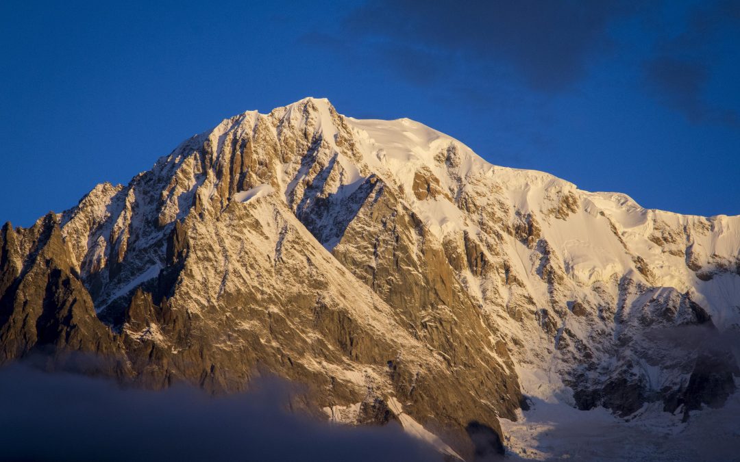 Al piè del gigante de l’Alpi