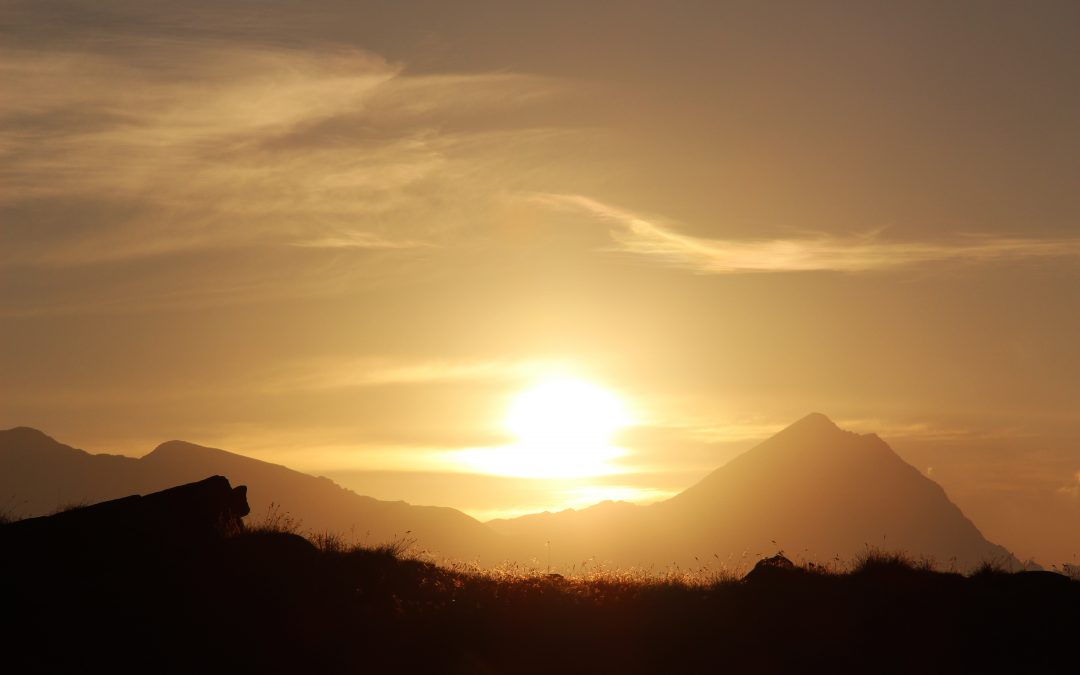 Il sole dell’alba ci toglie pian piano dall’ombra