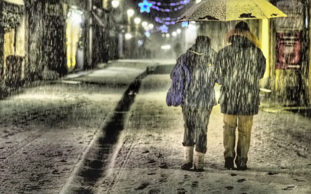 La neve sulla città in una notte d’inverno